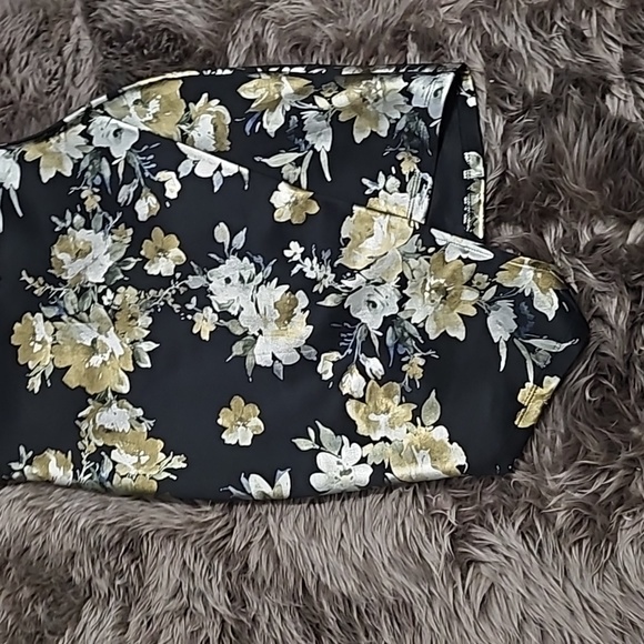 Black Glossy Floral Dress - Picture 2 of 6